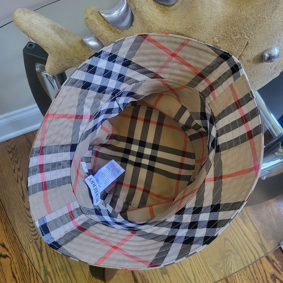 Burberry Check EKD Bucket Hat..lightly used. - Picture 4 of 11